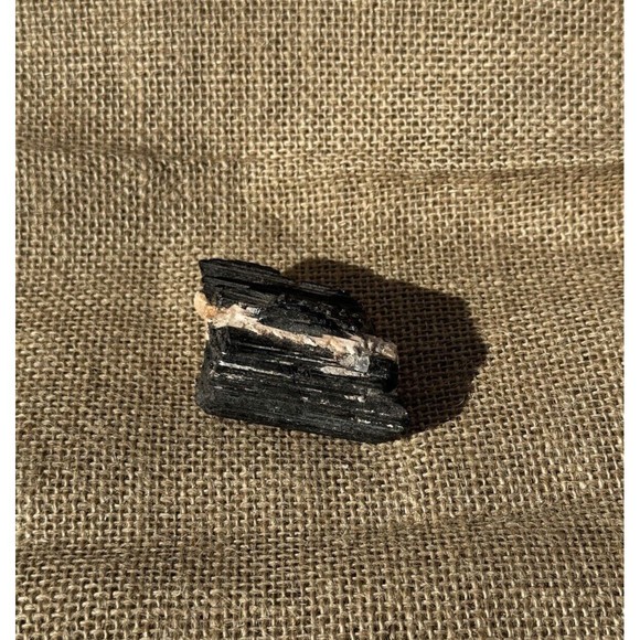 Tourmaline With Matrix 2" Raw 96g - Picture 11 of 13